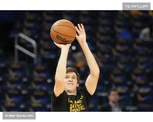 立志篮球自幼年,里夫斯讲述个人成长与NBA梦想实现历程